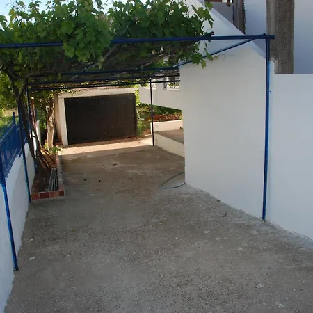 Iljo Apartment *